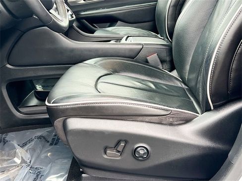 Used 2022 Chrysler Pacifica Limited w/ Uconnect Theater Family Group image 20