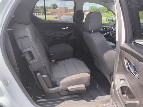 Used 2020 Chevrolet Traverse LT image 37
