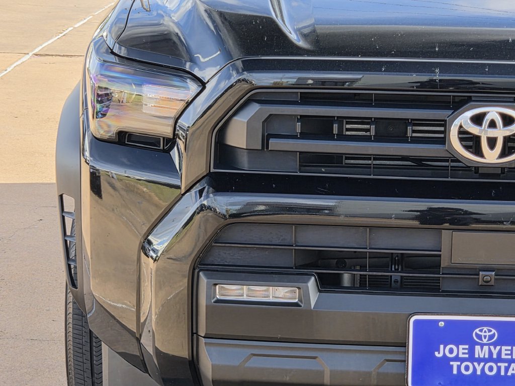 Used 2025 Toyota 4Runner SR5 AWD/4WD image 5