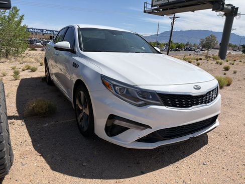 Used 2020 Kia Optima S FWD image 3
