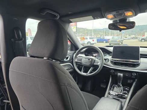 Used 2023 Jeep Compass Sport image 10