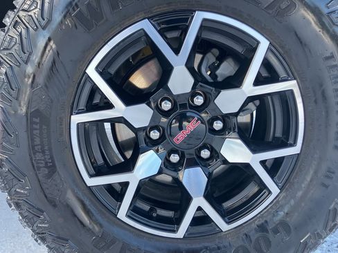 Used 2024 GMC Canyon AT4X image 7