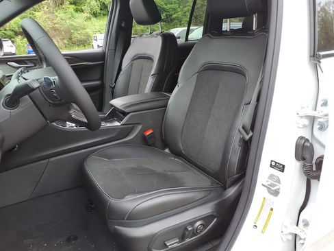 New 2026 Jeep Grand Cherokee Altitude AWD/4WD image 5