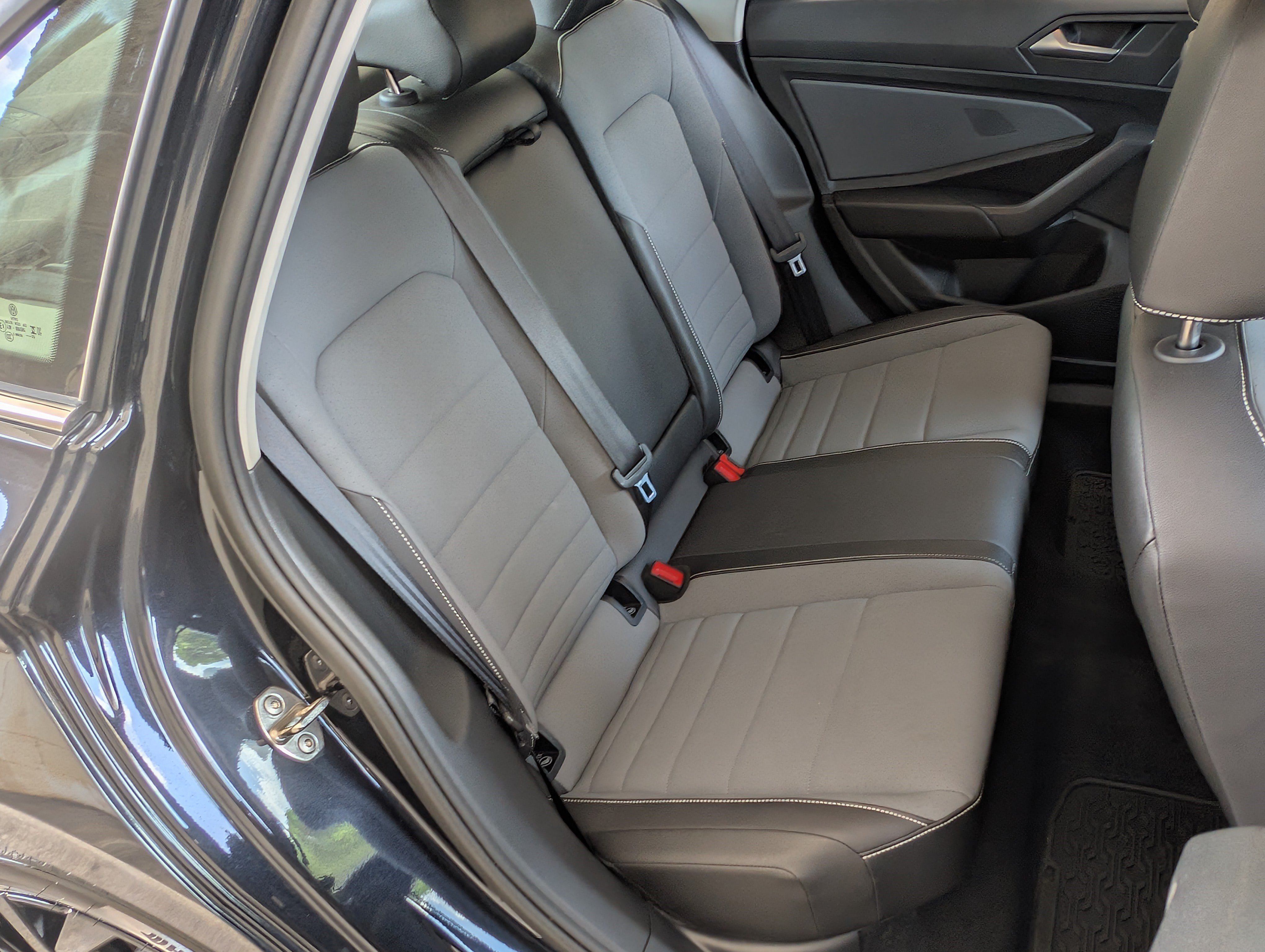 Used 2025 Volkswagen Jetta SE w/ Sunroof Package FWD image 20