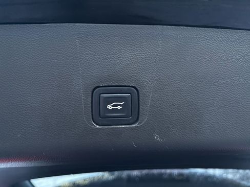 Used 2022 Chevrolet Traverse Premier w/ LPO, Blackout Package image 32