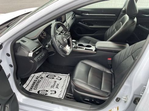 Used 2023 Nissan Altima 2.5 SR w/ SR Premium Package FWD image 6