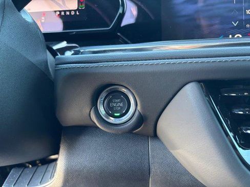 Used 2025 Chevrolet Suburban Z71 w/ Comfort Package image 25