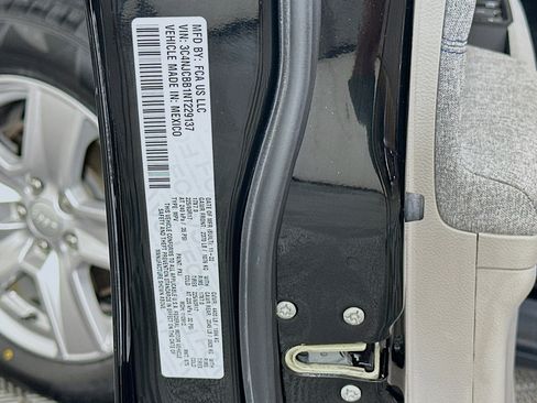 Used 2022 Jeep Compass Latitude FWD image 12