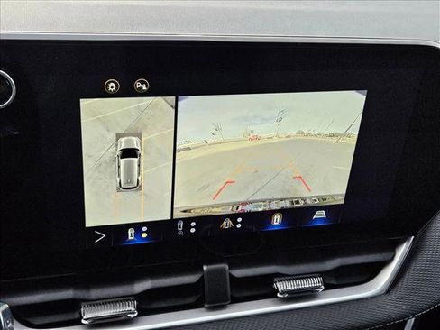 Used 2025 Chevrolet Equinox LT w/ Safety and Technology Package image 12