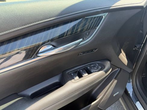Used 2022 Cadillac XT6 Premium Luxury FWD image 14