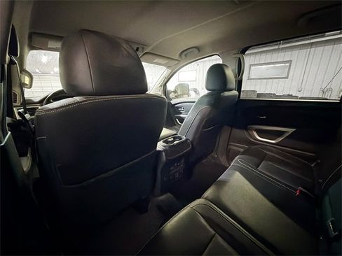 Used 2019 Nissan Titan XD image 9
