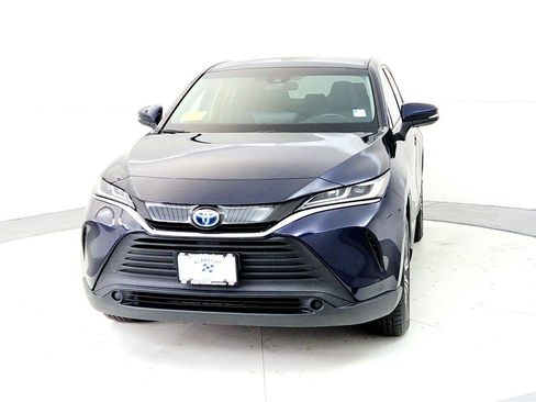 Used 2023 Toyota Venza LE image 2