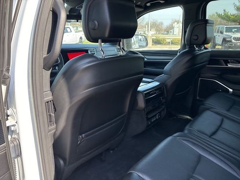 Used 2023 Jeep Wagoneer Series III w/ Preferred Equipment Group image 40