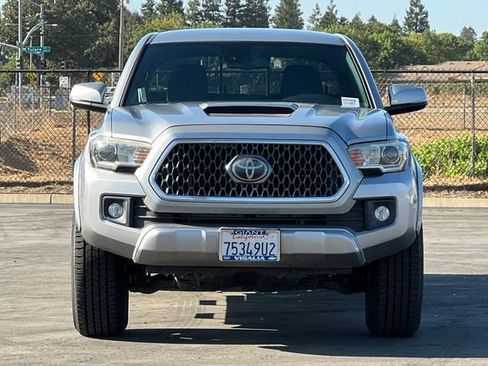 Used 2019 Toyota Tacoma TRD Sport w/ Technology Package AWD/4WD image 9