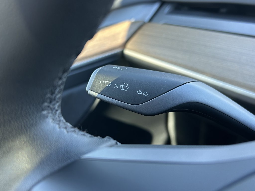 Used 2025 Tesla Model Y Long Range RWD image 29