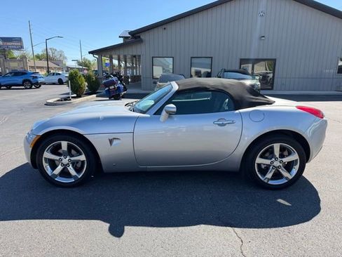 Used 2007 Pontiac Solstice Convertible w/ Preferred Package image 3