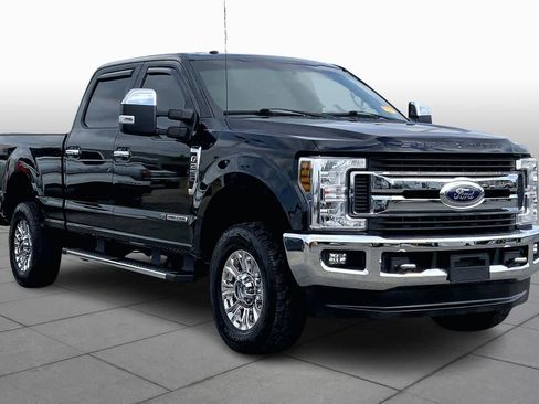 Used 2018 Ford F250 XLT w/ XLT Premium Package image 2