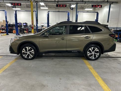 Certified 2021 Subaru Outback Limited image 5