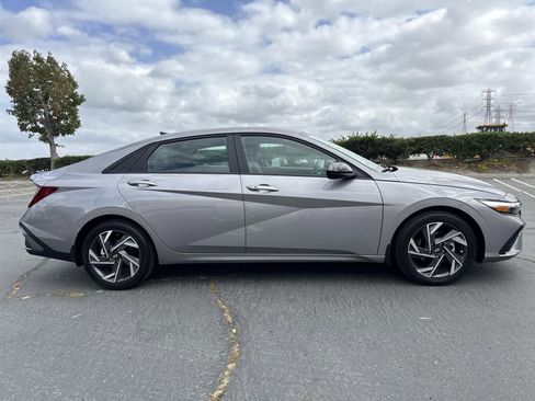 Certified 2025 Hyundai Elantra Sport image 3