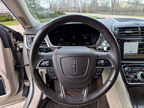 Used 2017 Lincoln Continental Reserve w/ Technology Package image 14
