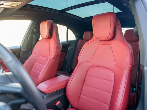 Certified 2025 Porsche Macan Electric image 5