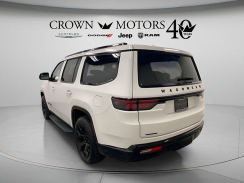 Used 2023 Jeep Wagoneer Series II AWD/4WD image 4