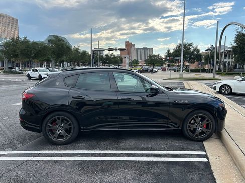 Used 2020 Maserati Levante image 6