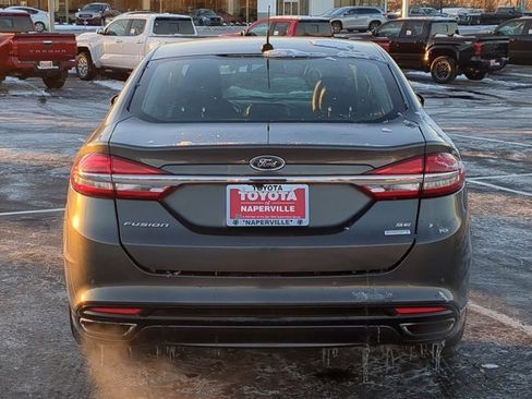 Used 2017 Ford Fusion SE w/ Fusion SE Technology Package image 6