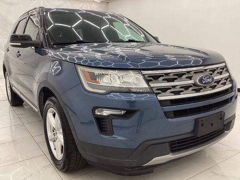 Used 2018 Ford Explorer XLT w/ Equipment Group 201A image 3