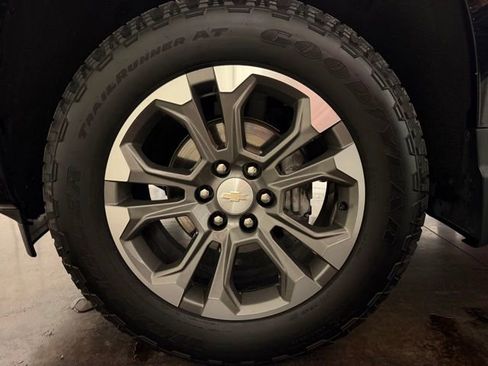 Used 2023 Chevrolet Silverado 1500 High Country w/ Technology Package image 12