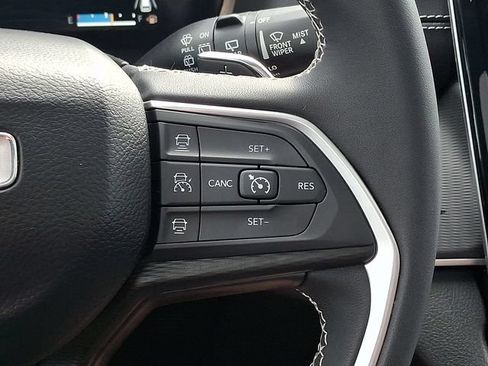 Used 2023 Jeep Grand Cherokee Laredo X AWD/4WD image 22