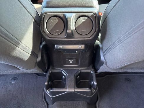 Used 2020 Jeep Wrangler Unlimited Sahara AWD/4WD image 21