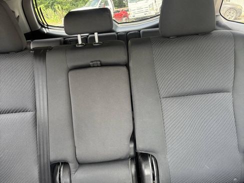 Used 2015 Toyota Highlander LE FWD image 5