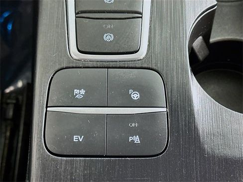 Used 2022 Ford Escape Titanium w/ Titanium Premium Package image 19