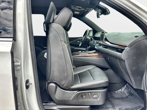 Used 2023 Cadillac Escalade Premium Luxury RWD image 9