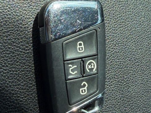 Used 2021 Volkswagen Atlas SE w/ Towing Package FWD image 22