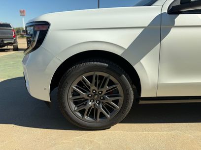 New 2025 Ford Expedition Platinum w/ Stealth Performance Package