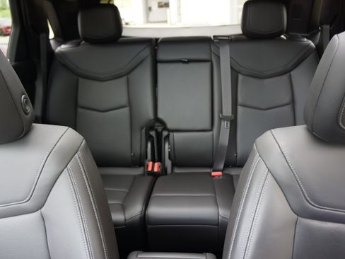 New 2025 Cadillac XT5 Luxury image 32