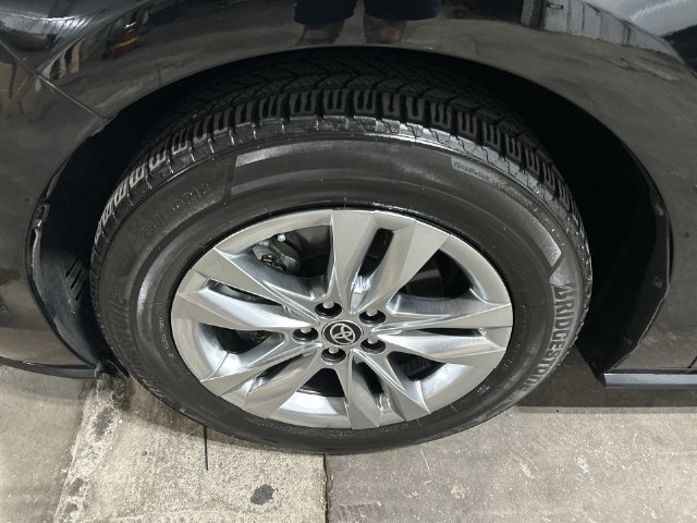 Used 2024 Toyota Sienna Limited AWD/4WD image 23