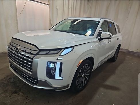 Used 2024 Hyundai Palisade Calligraphy image 3