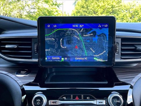 Used 2022 Ford Explorer Limited w/ Equipment Group 301A RWD image 13