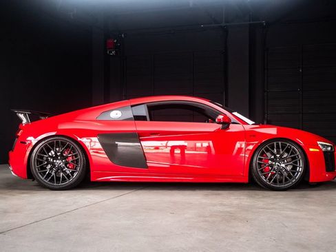 Used 2017 Audi R8 V10 w/ Carbon Exterior Package AWD/4WD image 15