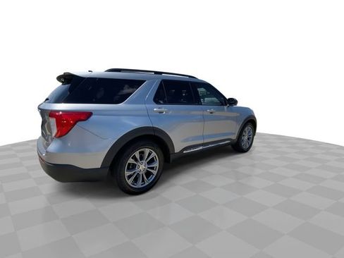 Used 2022 Ford Explorer XLT w/ Equipment Group 202A RWD image 2