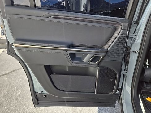 Used 2023 Rivian R1S Launch Edition image 49