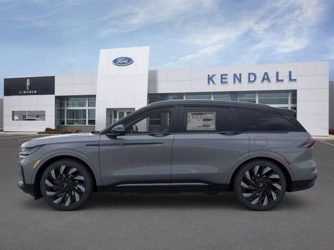 Used 2025 Lincoln Nautilus Reserve w/ Jet Appearance Package image 3