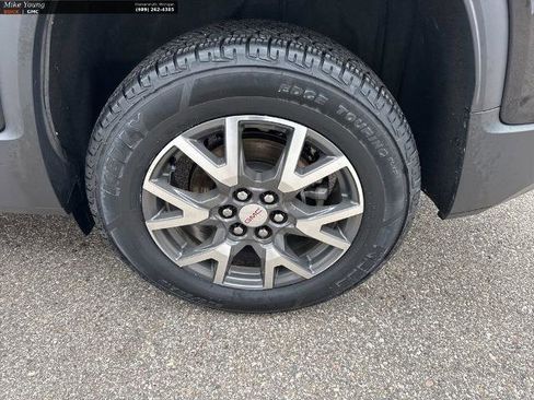 Used 2023 GMC Acadia SLE FWD image 9