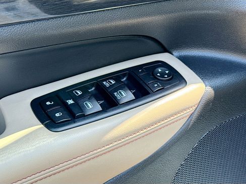 Used 2017 Jeep Grand Cherokee Laredo AWD/4WD image 8