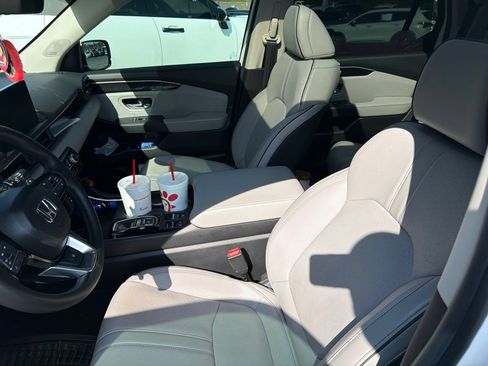 Used 2025 Honda Pilot Elite image 7