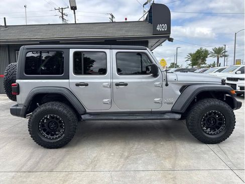 Used 2018 Jeep Wrangler Unlimited Sport S AWD/4WD image 8
