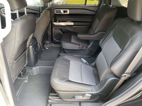 Used 2022 Ford Explorer XLT w/ Class IV Trailer Tow Package RWD image 4